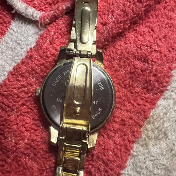 Golden Bee Watch - Picture 3 of 3